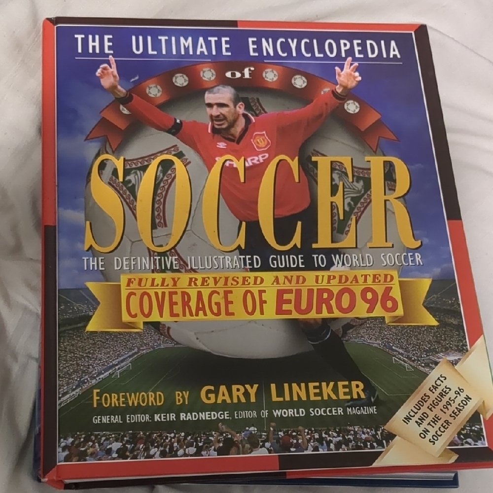 The Ultimate Encyclopedia of Soccer - Illustrated Guide